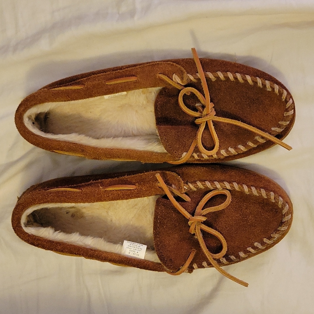 Leather slippers with shearling lining